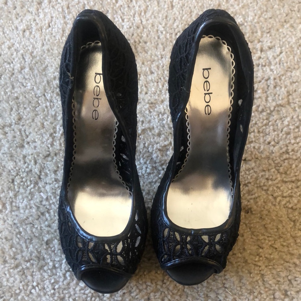 Bebe!! 💋💋Laced peep toe Pumps